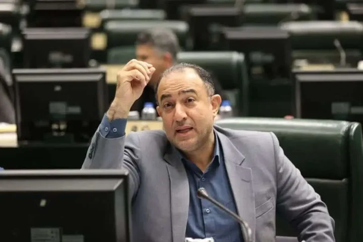 اولتیماتوم مجلس به دولت برای افزایش دستمزد کارگران و کارمندان؛ توپ در زمین پاستور است