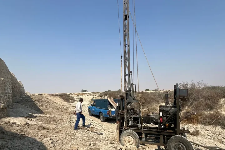آغاز عملیات نجات‌بخشی و پایدارسازی کهن‌ترین پل هرمزگان؛ گام بزرگ برای مرمت پل تاریخی لاتیدان